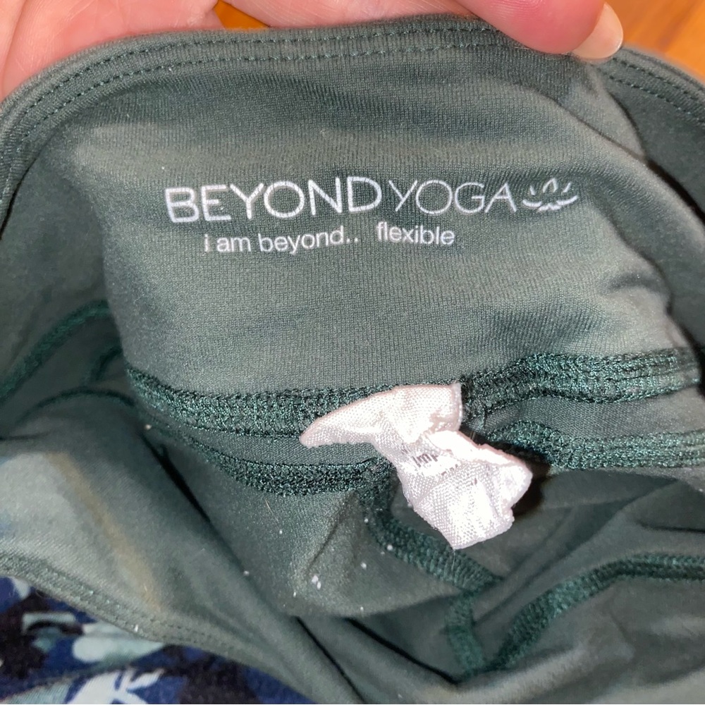 Mesh beyond yoga leggings - Picture 4 of 4